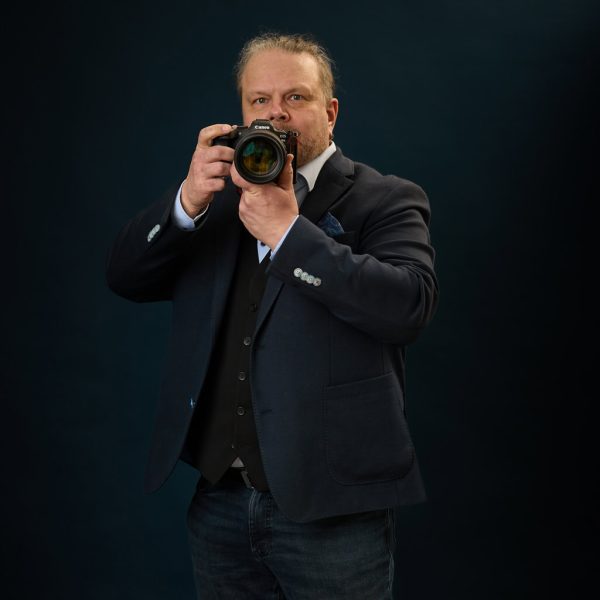 Mikko Siljanderin kuva vareissa-Terhi Takkinen kuvaaja